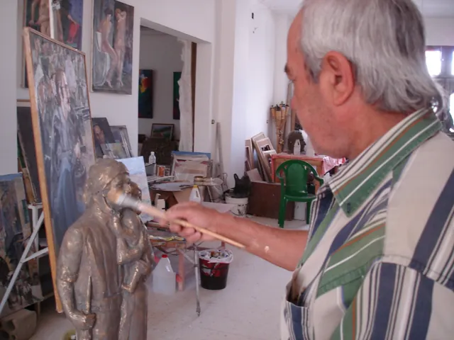 Wahib Bteddini — concentrating on a sculpture